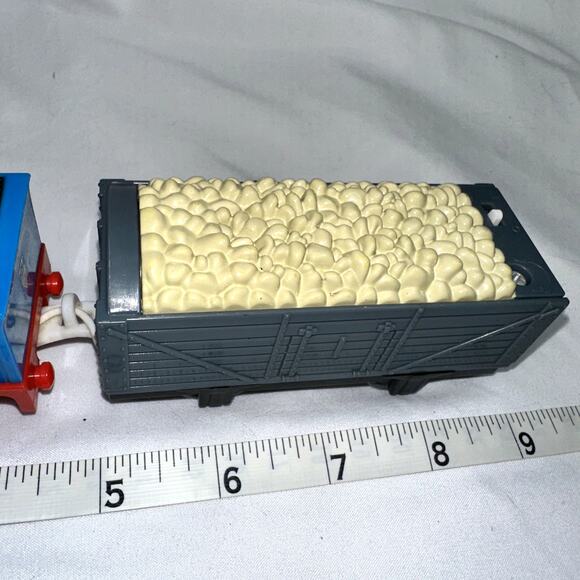 Thomas and Friends TrackMaster 2009 Thomas #1 Motorized Train with Tender Car - Picture 6 of 12